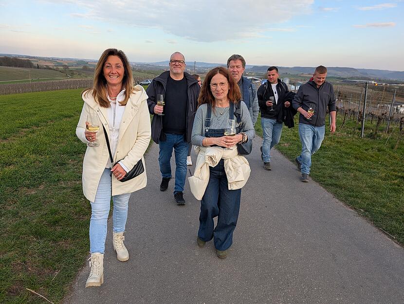 Durch die Weinberge wandern in guter Gesellschaft: Das Bretzfelder Event, Rebenglühen, lockt etliche Besucher ins Siebeneicher Himmereich.