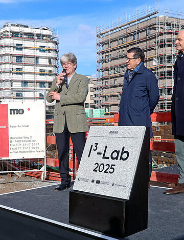 Grundsteinlegung für das biomedizinische Forschungslabor I³ neben dem SLK-Klinikum: Christian Fegeler, Geschäftsführer des Molit-Instituts, Reinhold Geilsdörfer, Geschäftsführer der Dieter-Schwarz-Stiftung, SLK-Klinikdirektor Uwe Martens und Ministerin Nicole Hoffmeister-Kraut.