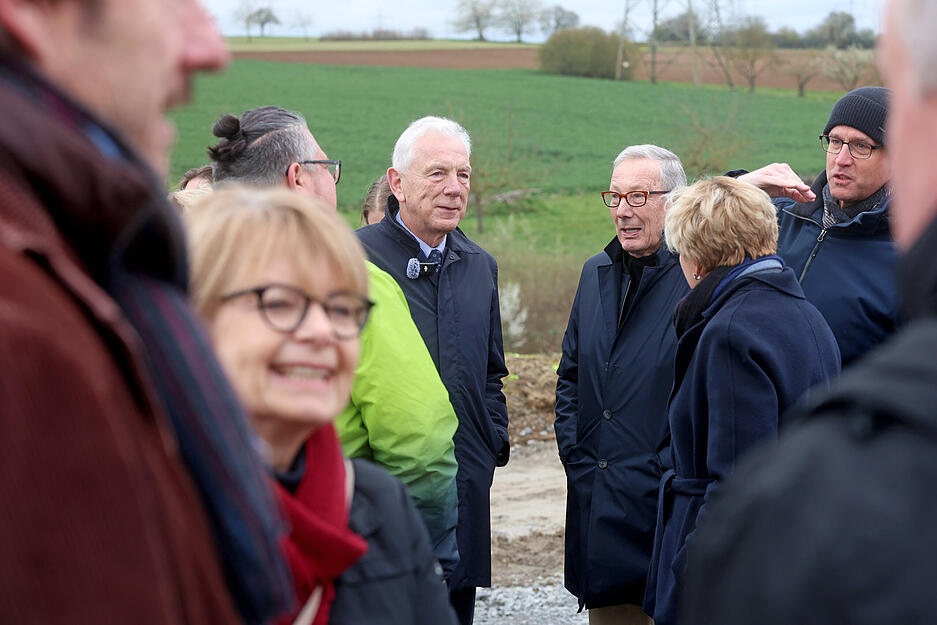 Vertreter der Stadt Heilbronn feiern den Baubeginn der Nordumfahrung und der Neckartalstra&szlig;e.