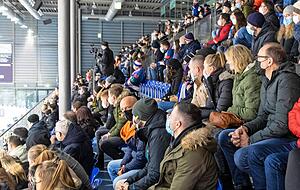Gute Stimmung auf den Rängen: Beim nächsten Heimspiel der Heilbronner Falken am Dienstag sind nur noch 500 statt 750 Zuschauer erlaubt. Fotos: Andreas Veigel Gute Stimmung auf den Rängen: Beim nächsten Heimspiel der Heilbronner Falken am Dienstag sind nur noch 500 statt 750 Zuschauer erlaubt. Fotos: Andreas Veigel