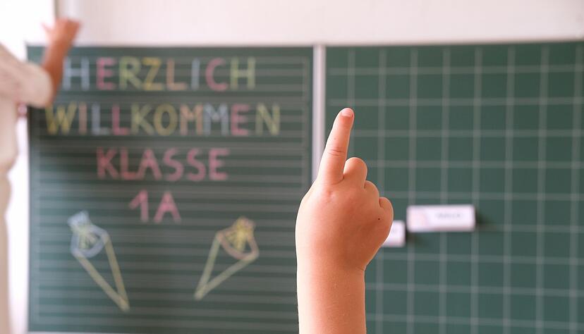 Zum Schulstart am 15. September warnen Sozialverbände und Elternvertreter in Baden-Württemberg vor steigenden Bildungskosten für Familien.
