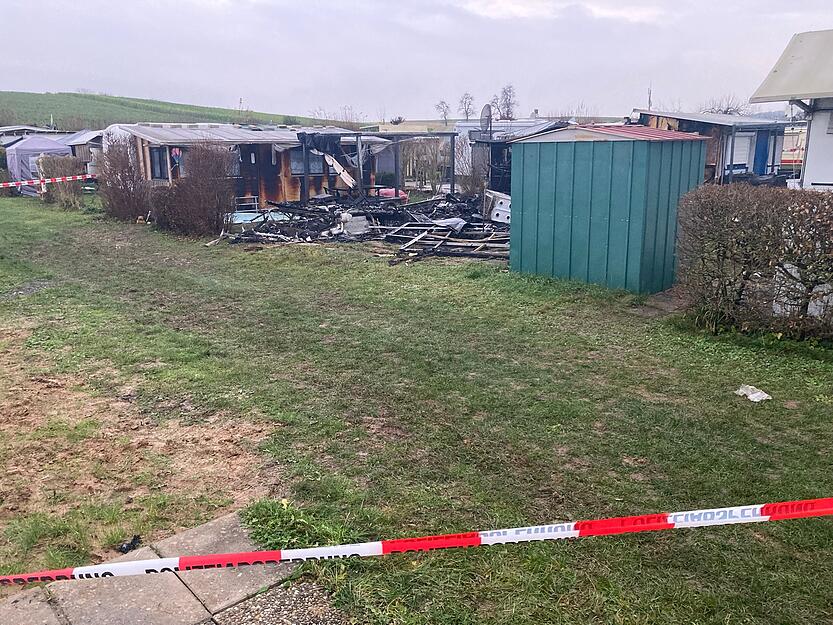 Frauen-Leiche nach Wohnwagen-Feuer auf FKK-Campingplatz nahe Eppingen gefunden