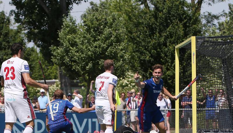 Mannheims Tim Hase (r) erzielt das 3:1 gegen Rot-Weiss Köln. Foto: Michael Deines Mannheims Tim Hase (r) erzielt das 3:1 gegen Rot-Weiss Köln. Foto: Michael Deines