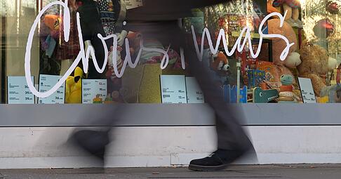 Kurz vor Weihnachten: Bewegung zwischen Terminen und Besorgungen.