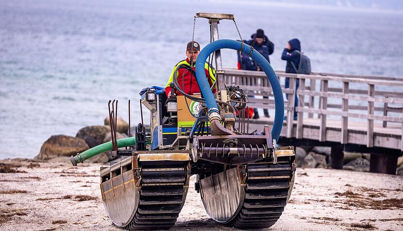 Ein Rettungsversuch mit einem Saugbagger war gescheitert.