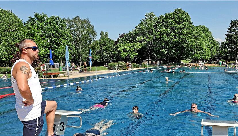 Mit Hilfe von Photovoltaik wird das Wasser im Gemminger Freibad beheizt.