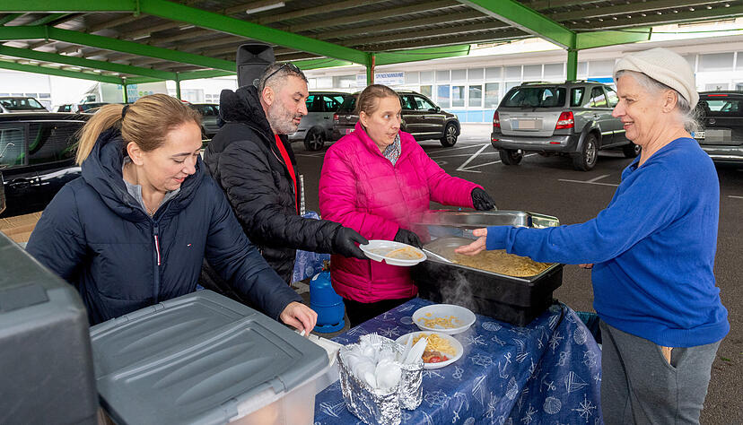 &bdquo;Ein Verein zeigt Herz&ldquo;: Beim Obdachlosenprojekt gibt es warmes Essen.