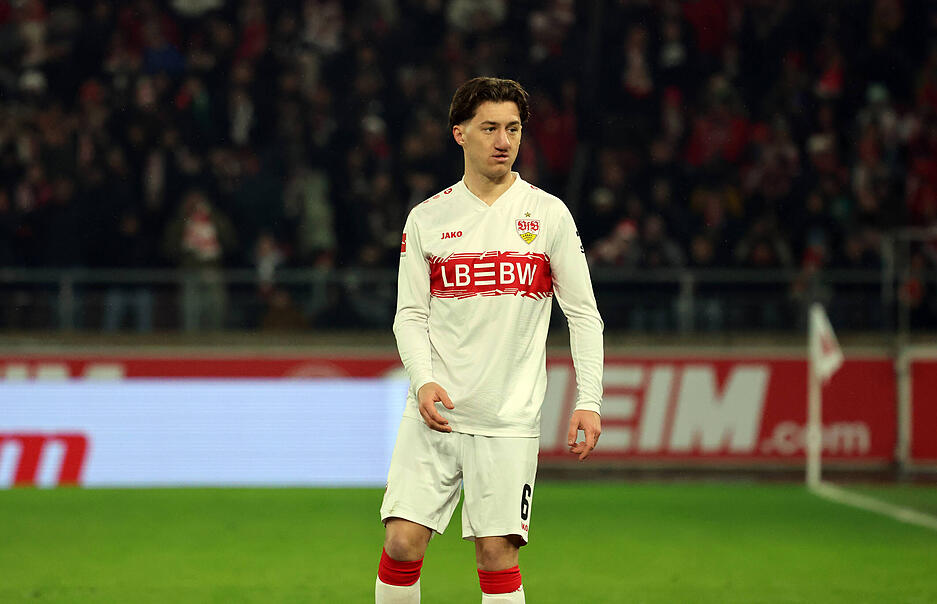 Angelo Stiller (Bild vom Spiel gegen K&ouml;ln): Gl&uuml;ck bei der Flanke zum 2:0, die abgef&auml;lscht wurde. Machte eine sehr starke Partie. Koordinierte die Angriffe des VfB Stuttgart, sicherte die B&auml;lle schon fr&uuml;h und st&ouml;rte Celtic-Angriffe rechtzeitig. Note: 1,5