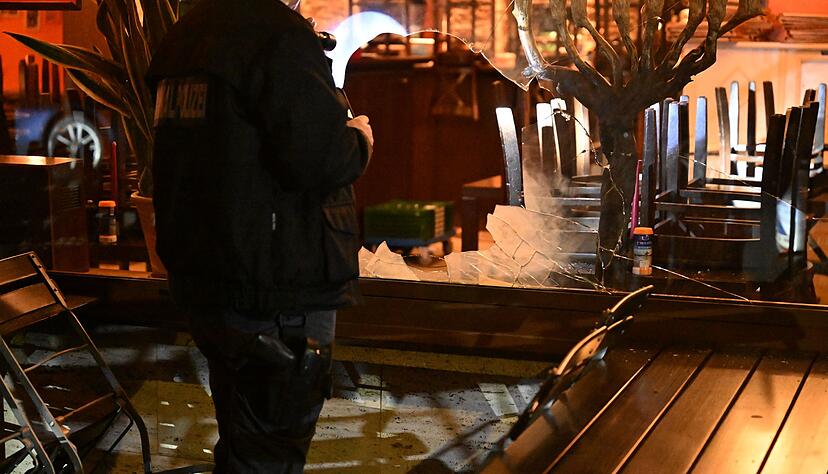 Polizei spricht von politischer Brisanz bei dem Einsatz.