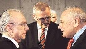 Lothar Späth (links) ist der Vater der Hochschule, Reinhold Würth (rechts) ein großzügiger Förderer. Auch Bürgermeister Volker Lenz und die Stadt sind starke Partner. Lothar Späth (links) ist der Vater der Hochschule, Reinhold Würth (rechts) ein großzügiger Förderer. Auch Bürgermeister Volker Lenz und die Stadt sind starke Partner.