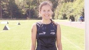 Nachdem sie sich von den Strapazen erholt hat, strahlt Andrea Pascher. Ihren ersten Triathlon hat sie unter 25 Teilnehmerinnen als Vierte beendet.Foto: privat