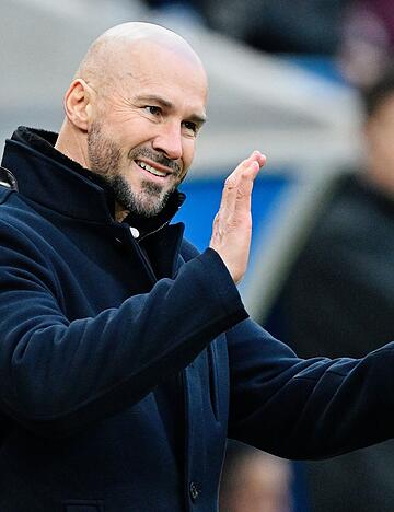 Christian Ilzer als lautstarker Antreiber der TSG Hoffenheim: Ob es das auch bei einer Demission seines Vorgesetzten gibt, l&auml;sst der Trainer offen.