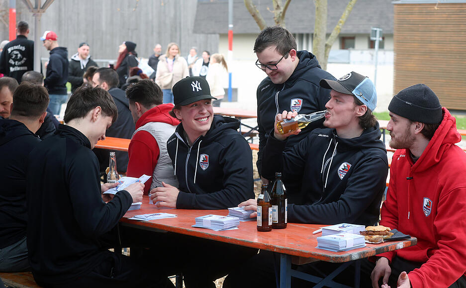 Kulinarische Angebote und k&uuml;hle Getr&auml;nke sorgen f&uuml;r gute Stimmung.
