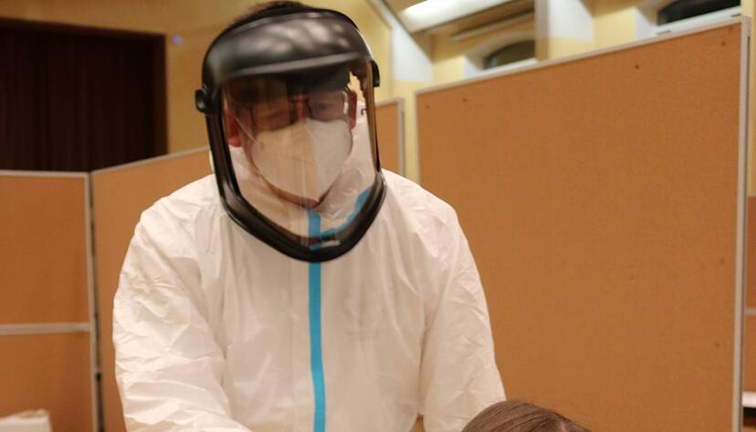 Der Andrang im neuen Corona-Schnelltestzentrum in Künzelsau ist groß. Der Andrang im neuen Corona-Schnelltestzentrum in Künzelsau ist groß.