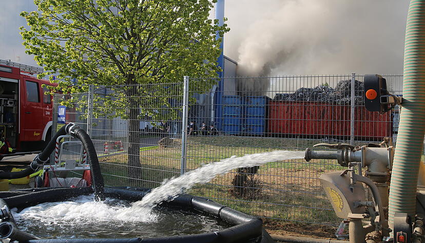 Großbrand auf Recyclinghof in Oberderdingen Großbrand auf Recyclinghof in Oberderdingen