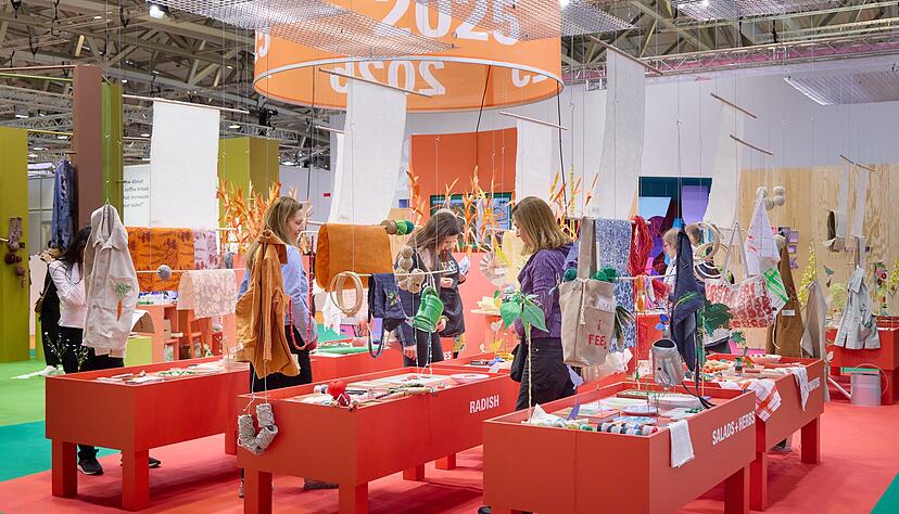 Creativeworld 2025: Auf der internationalen Leitmesse für Hobby und Bastelbedarf in Frankfurt am Main hat das Stilbüro bora.herke.palmisano gerade aktuelle DIY-Trends vorgestellt. Creativeworld 2025: Auf der internationalen Leitmesse für Hobby und Bastelbedarf in Frankfurt am Main hat das Stilbüro bora.herke.palmisano gerade aktuelle DIY-Trends vorgestellt.