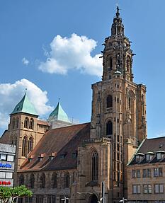 Noch setzt vor allem die Sonne die Kilianskirche in Szene. Nun tun es nachts auch wieder Strahler. Noch setzt vor allem die Sonne die Kilianskirche in Szene. Nun tun es nachts auch wieder Strahler.