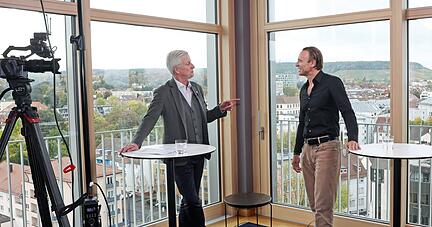 „Ich möchte Teil sein bis zum Schluss“, sagt Schauspieler Bernhard Bettermann über seine Rolle als Dr. Martin Stein in der Serie „In aller Freundschaft“. HSt-Chefredakteur Uwe Ralf Heer stand der Schauspieler im Live-Talk Rede und Antwort.