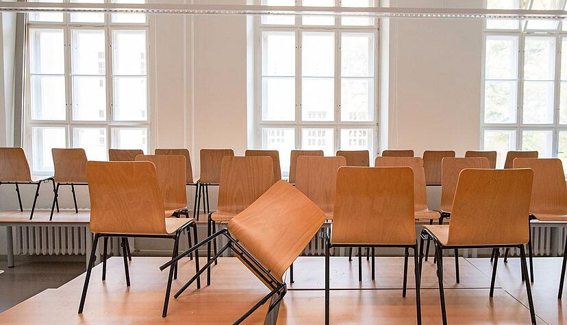 Trotz Sommerferien k&ouml;nnen sich Interessierte f&uuml;r einen Job in Klassenzimmern bewerben. Wer den Direkteinstieg machen m&ouml;chte, hat noch Zeit bis Ende Oktober.