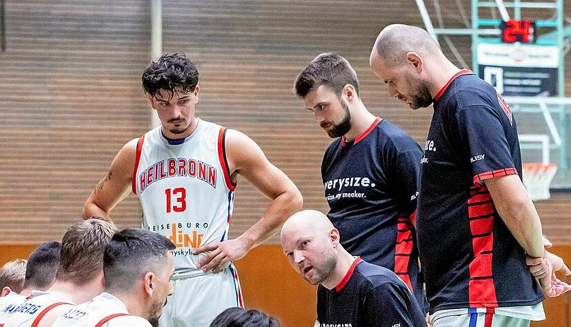 Spielertrainer Goran Mijic (sitzend) hat die TSG Heilbronn Reds bereits im zweiten Jahr in der 2. Regionalliga etabliert. Spielertrainer Goran Mijic (sitzend) hat die TSG Heilbronn Reds bereits im zweiten Jahr in der 2. Regionalliga etabliert.