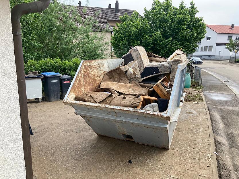 Aufräumen in Gemmingen nach dem Unwetter: Schlamm und Dreck muss weg