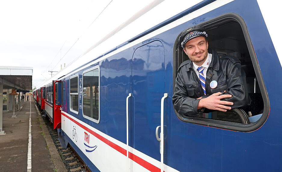 Lokführer Silvan Schillo praktiziert in seinem historischen Zug das Gute-Laune-Konzept.