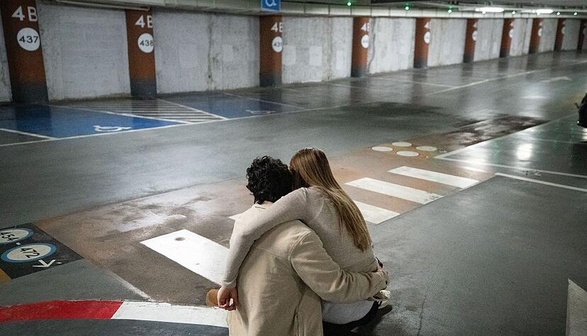 Immer wieder m&uuml;ssen die Menschen in Israel wegen iranischer Angriffe Schutz suchen. (Archivbild)