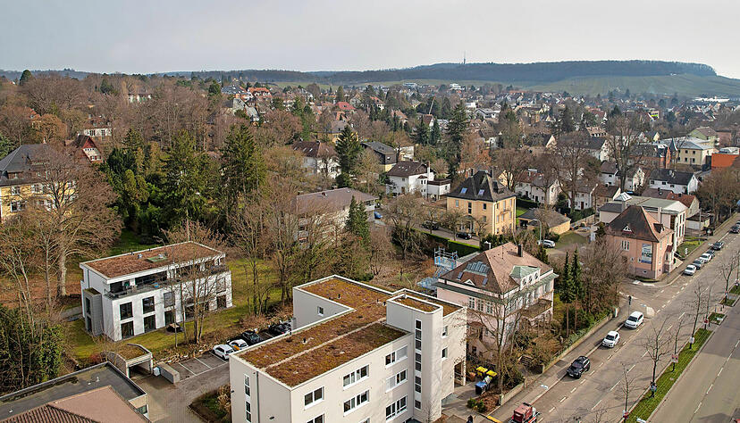 Der Lerchenberg − hier von der Oststraße her gesehen − gehört seit dem 19. Jahrhundert zu den bevorzugten Heilbronner Wohngegenden.
Fotos: Andreas Veigel Der Lerchenberg − hier von der Oststraße her gesehen − gehört seit dem 19. Jahrhundert zu den bevorzugten Heilbronner Wohngegenden.
Fotos: Andreas Veigel