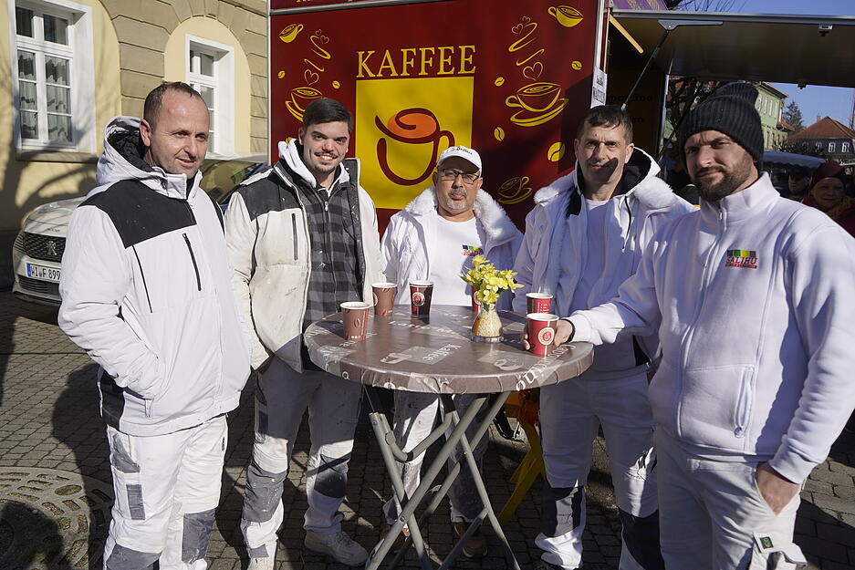 Trotz klirrender K&auml;lte herrscht auf dem &Ouml;hringer Pferdemarkt beste Stimmung.