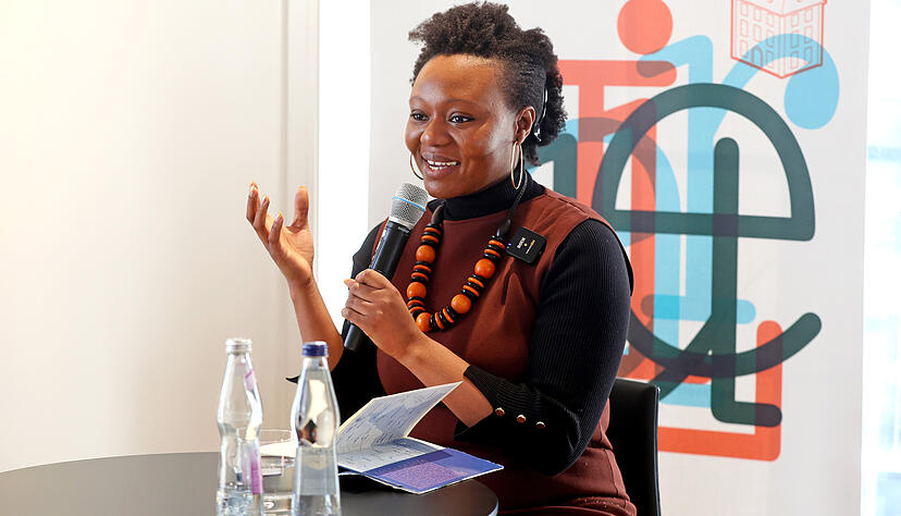 Mirrianne Mahn packt in ihrem Romandeb&uuml;t &bdquo;Issa&ldquo; die Themen Kolonialismus, Rassismus und Feminismus an.