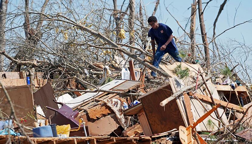Bei den Tornados wurden - wie hier in Mississippi - Häuser komplett zerlegt. Bei den Tornados wurden - wie hier in Mississippi - Häuser komplett zerlegt.