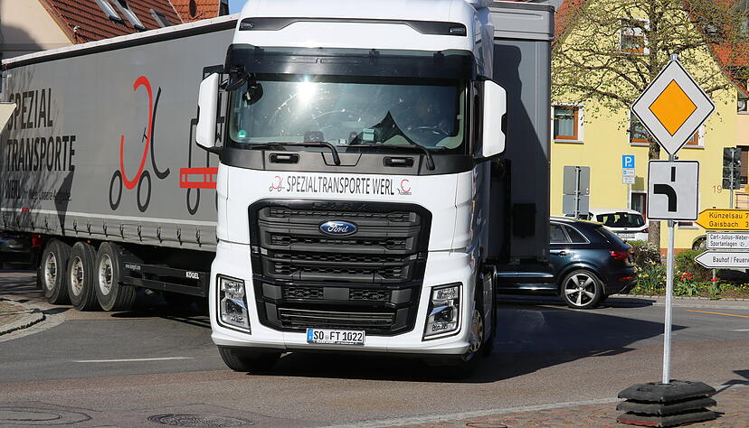 Besonders eng wird es vor und nach der scharfen Kurve beim Marktplatz.