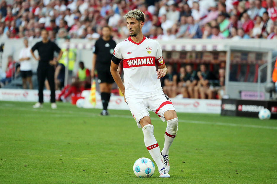 Atakan Karazor hat mit dem VfB Stuttgart bereits einen langen Weg hingelegt. Doch seine Karriere begann viel früher...