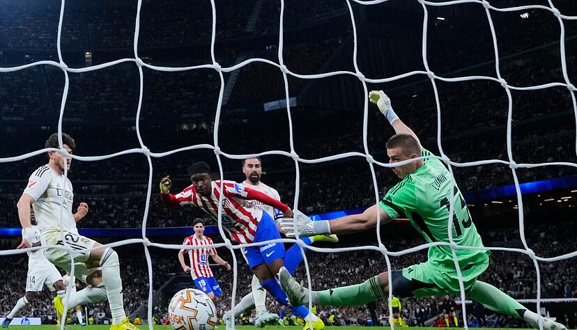 Der frühere Bundesliga-Profi Ademola Lookman (M) brachte Atlético in Führung. Der frühere Bundesliga-Profi Ademola Lookman (M) brachte Atlético in Führung.