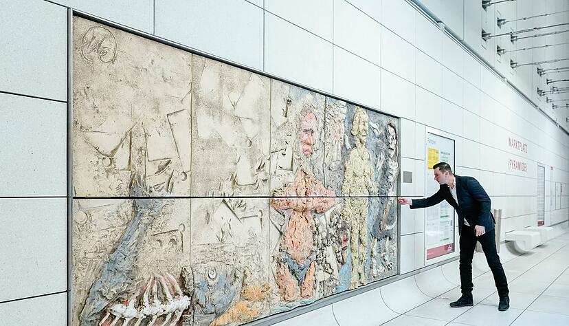 Die Karlsruher U-Bahn-Stationen zieren nun Kunst von Markus Lüpertz. Der Zyklus «Genesis» besteht aus 14 monumentalen Keramik-Reliefs von jeweils 4 x 2 Metern. Die Karlsruher U-Bahn-Stationen zieren nun Kunst von Markus Lüpertz. Der Zyklus «Genesis» besteht aus 14 monumentalen Keramik-Reliefs von jeweils 4 x 2 Metern.