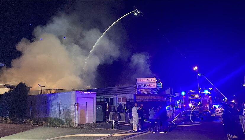 Am Samstagabend ist in einem Wohn- und Gesch&auml;ftsgeb&auml;ude in Bad Friedrichshall ein Feuer ausgebrochen.