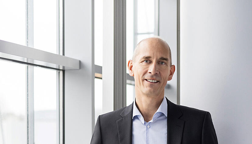 Seit Anfang des Jahres ist Dr. Claus Bischoff Vorstandsvorsitzender, er soll das Unternehmen transformieren und in eine erfolgreiche Zukunft f&uuml;hren.