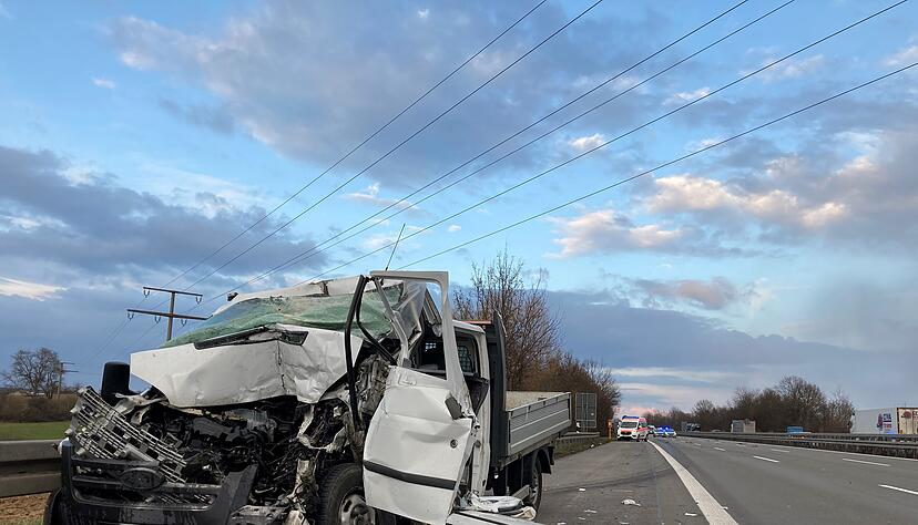 Schwerer Unfall auf der A6 zwischen Öhringen und Bretzfeld Schwerer Unfall auf der A6 zwischen Öhringen und Bretzfeld