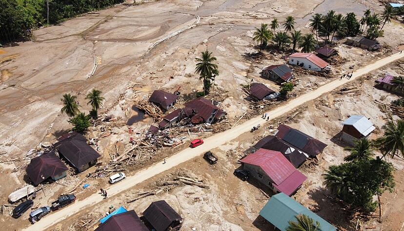Viele Dörfer sind in den Schlammassen versunken.
