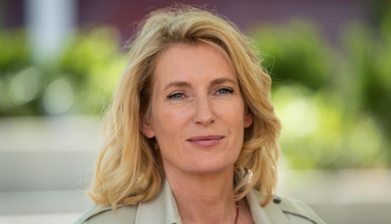 Die Schauspielerin Maria Furtwängler hat ein wenig die Seiten gewechselt.