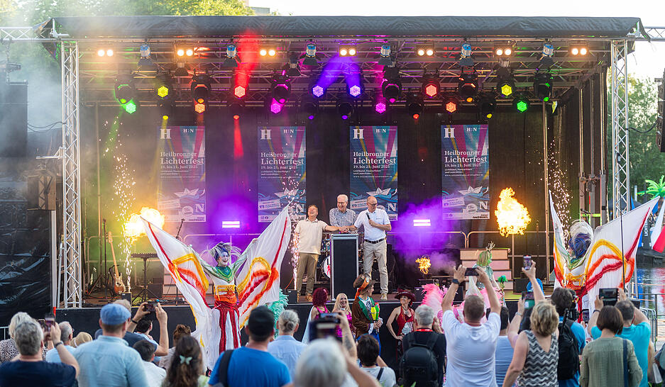 Auf dem Heilbronner Lichterfest ist schon am Donnerstag einiges geboten. Besucher können bei strahlendem Sonnenschein Livemusik genießen. Auf dem Heilbronner Lichterfest ist schon am Donnerstag einiges geboten. Besucher können bei strahlendem Sonnenschein Livemusik genießen.