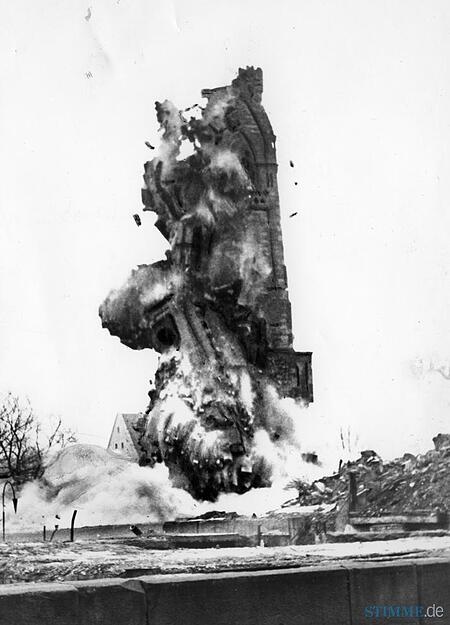 "Vorgestern noch eine Turmruine, jetzt nur ein Trümmerberg" schreibt die Heilbronner Stimme am 25. Februar 1952 über die Sprengung der Kirche. 
Für die Erhaltung des Turms  als "Denkmal der Zerstörung" hatten sich einige Bürger eingesetzt.