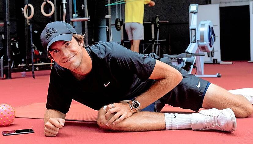 Gleich geht es los: Henri Squire macht sich im Fitnessbereich fürs Training auf dem Platz warm.
Foto: Mario Berger Gleich geht es los: Henri Squire macht sich im Fitnessbereich fürs Training auf dem Platz warm.
Foto: Mario Berger