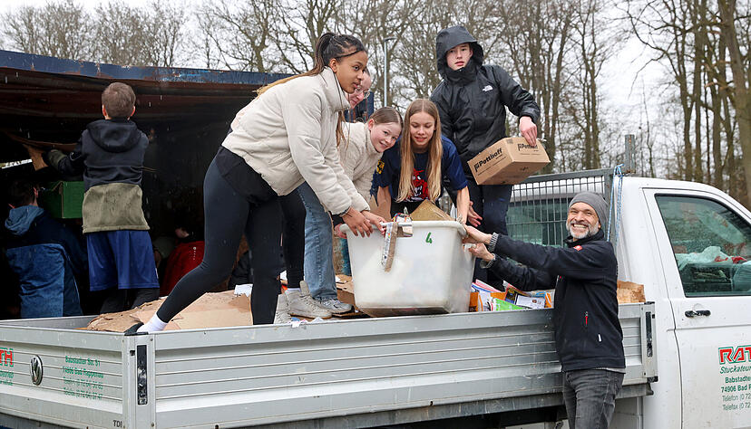 Gemeinschaftsaktion stärkt den Verein: Mitglieder der BadRaps, Abteilung Frisbee des TV Bad Rappenau, beim Altpapiersammeln am Samstag, 14. März. Gemeinschaftsaktion stärkt den Verein: Mitglieder der BadRaps, Abteilung Frisbee des TV Bad Rappenau, beim Altpapiersammeln am Samstag, 14. März.