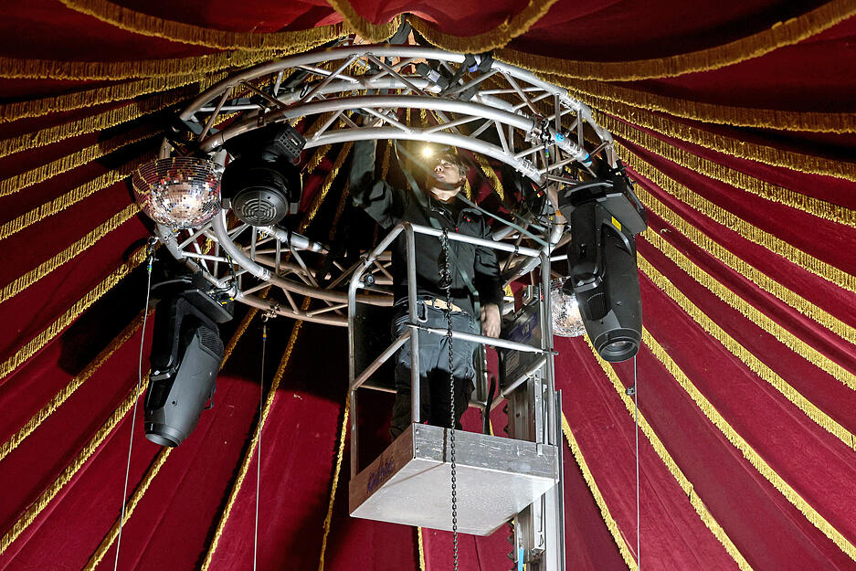 Vom 6. Dezember 2024 bis 11. Januar 2025 werden beim "Radio Ton Gourmet Palast" mehrere Tausend Gäste zu Gaumenfreuden und Bühnenshow im Spiegelzelt erwartet.