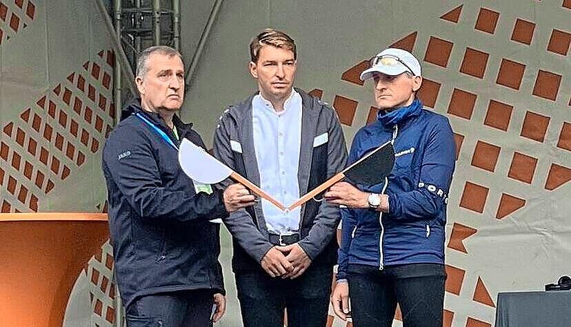 Niedernhalls Bürgermeister Achim Beck (Mitte) startet gemeinsam mit TSV-Vorstand Ralf Herrmann (li) und EBM-Geschäftsführer Klaus Geißdörfer den Marathon. Er hat die vergangenen Tage viele Entscheidungen treffen müssen.