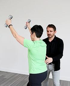 Physiotherapie kann bei Gelenkbeschwerden stabilisierend wirken und den Knorpelstoffwechsel anregen, sagt der Experte Volker Sutor. Foto: Ralf Seidel Physiotherapie kann bei Gelenkbeschwerden stabilisierend wirken und den Knorpelstoffwechsel anregen, sagt der Experte Volker Sutor. Foto: Ralf Seidel