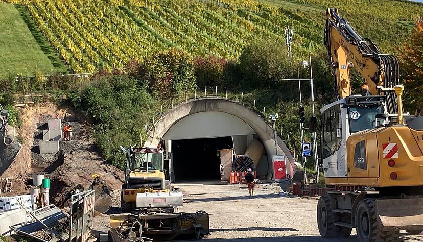 Der Schemelsbergtunnel bleibt bis Ende Februar 2026 voll gesperrt. Urspr&uuml;nglich sollten die Arbeiten Ende Dezember abgeschlossen sein.