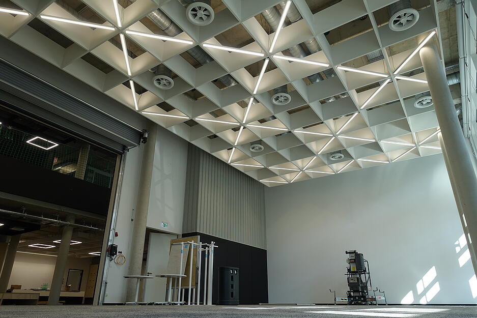 Ein hoher Raum f&uuml;r 150 Personen, der innerhalb k&uuml;rzester Zeit einsatzbereit sein soll, braucht eine spezielle Bel&uuml;ftung. Auch hier hat sich EBM-Papst Neo gemeinsam mit dem Planungsb&uuml;ro etwas besonderes ausgedacht.
