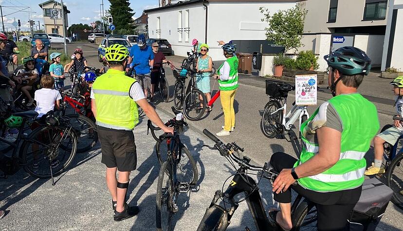 Die Teilnehmer der Fahrradsternfahrt haben in Eppingen Orte aufgesucht, die für Zweiradfahrer nicht ungefährlich sind.